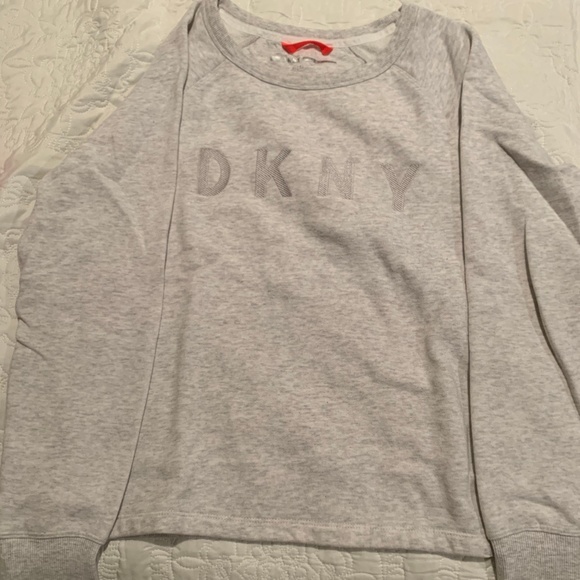DKNY Women's Sweater/Long Sleeve Shirt Used - Picture 1 of 4